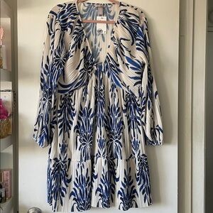 Abstract cream and blue V neck crepe textured dress| H&M| XL| $44| NWT!